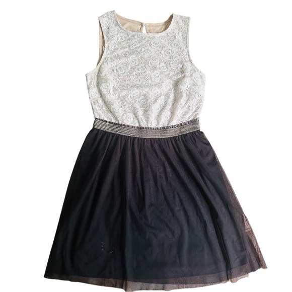 🌺 5 x 25 🌺Elegant Lace Kids Dress - Black and Cream - Picture 1 of 8